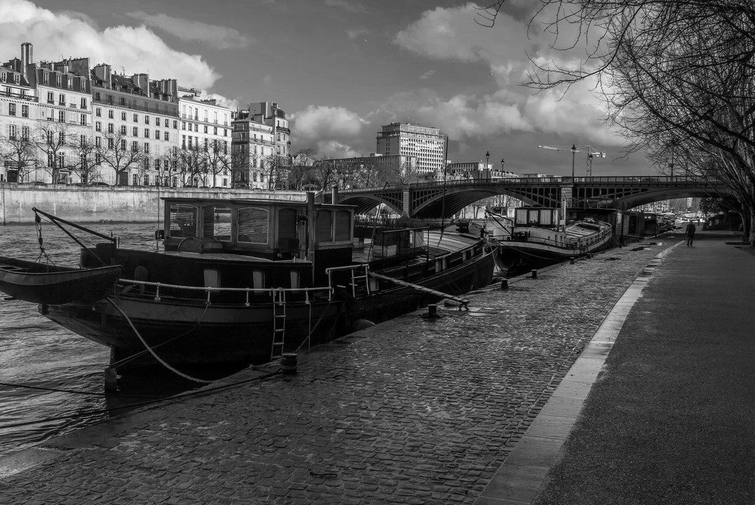 Noah Jigsaw Puzzle Boats in sena river on pier, Paris city in black white 2000 pieces