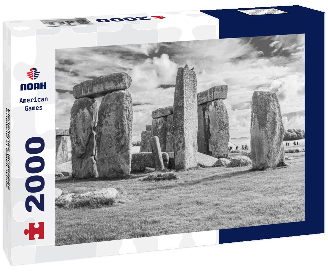 Stonehenge landscape, England 2000pc PuzzleBlack and White