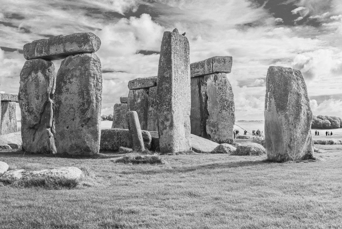 Stonehenge landscape, England 2000pc PuzzleBlack and White