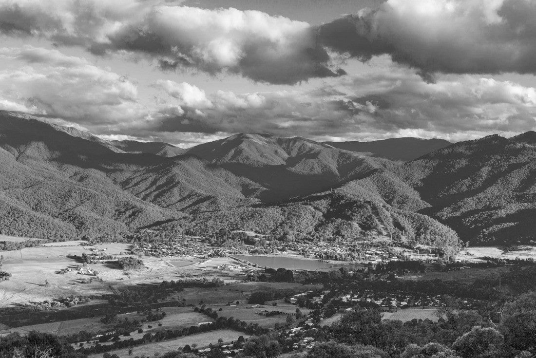 Mount Beauty town and pondage at sunset. Kiewa valley, Victoria, Australia 2000pc PuzzleBlack and White