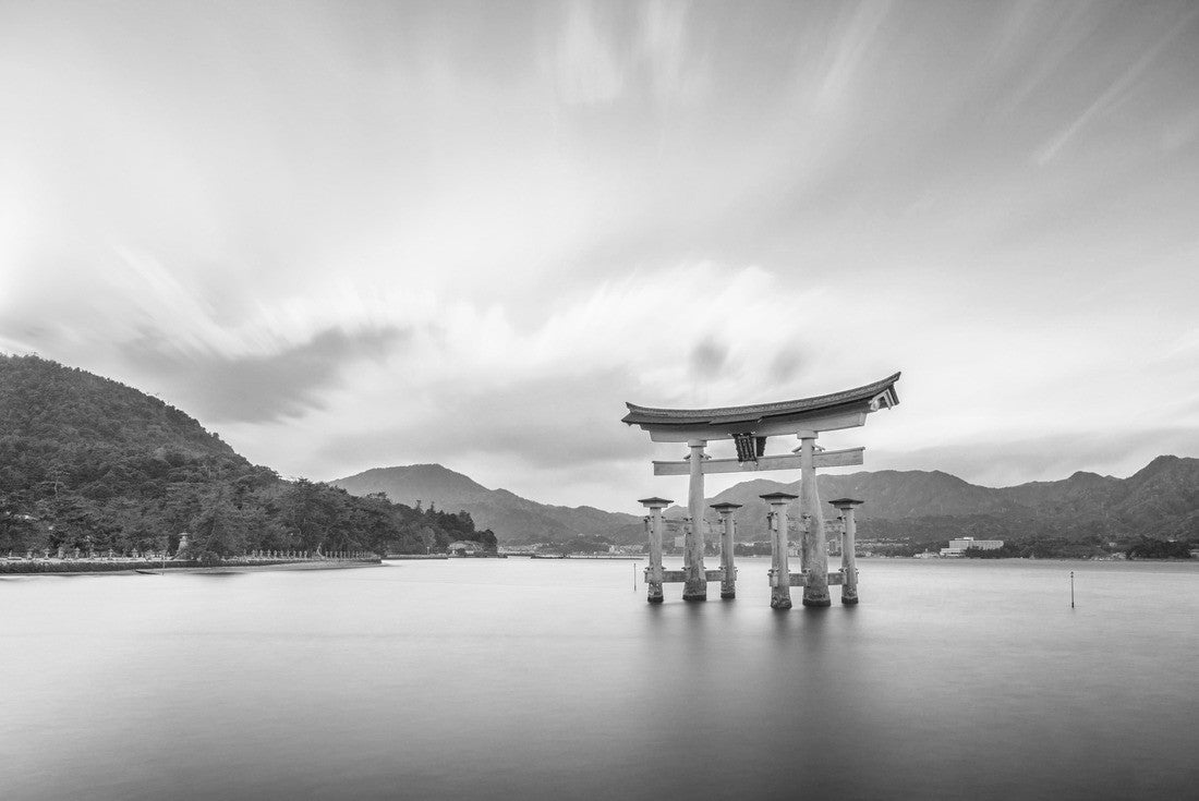 Miyajima, Hiroshima, Japan at Itsukushima Shrine 2000pc PuzzleBlack and White