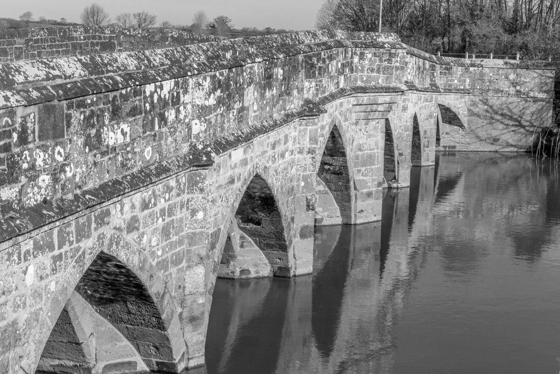 Sturminster Newton Dorset England: Old stone bridge over the river Stour at Sturminster Newton 2000pc PuzzleBlack and White