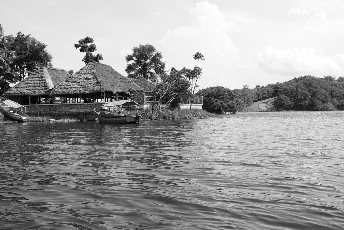 A small boat on the Nile River at sunset. Nile River. Jinja - Uganda 2000pc PuzzleBlack and White