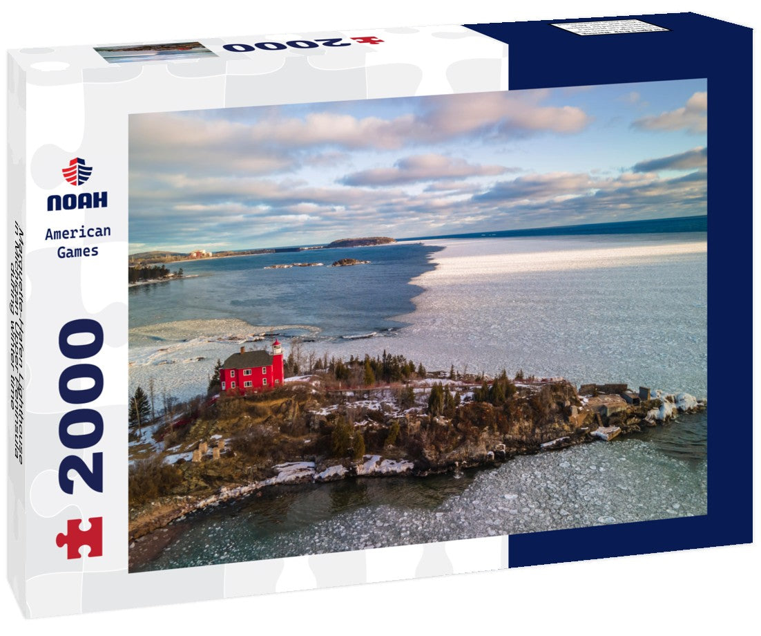 Marquette-Hafen Lighthouse in Michigan Upper Peninsula during winter time 2000pc Puzzle