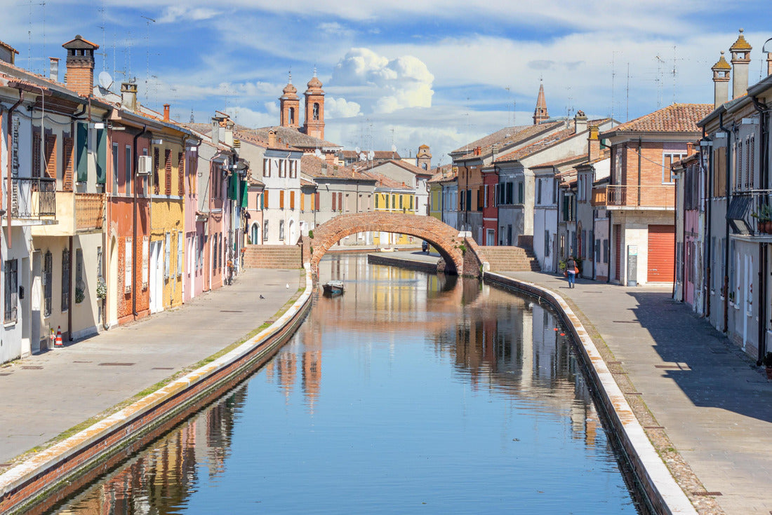 Comacchio, Italy - often compared to Venice for the canals and the architecture, Comacchio displays one of the most characteristic old towns in Emilia Romagna 2000pc Puzzle