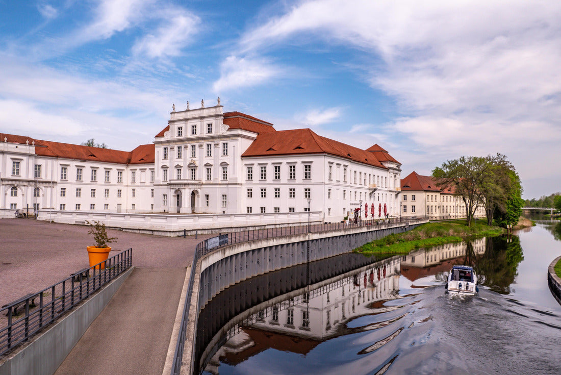 the baroque palace in Oranienburg on the Havel 2000pc Puzzle
