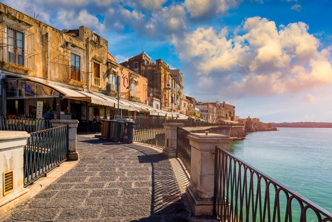 Siracusa, Ortigia Island, Sicily, Italy. Isola di Ortigia, Ortigia coast, island in the city of Syracuse, Sicily, Italy. The coastal city of Syracuse, Sicily and the old island of Ortigia 2000pc Puzzle