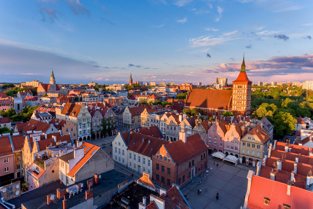 Olsztyn - the Old Town, the town hall, the Cathedral Basilica of St. James, tenement houses, the new town hall, the Sacred Heart of Jesus Church, the High Gate 2000pc Puzzle