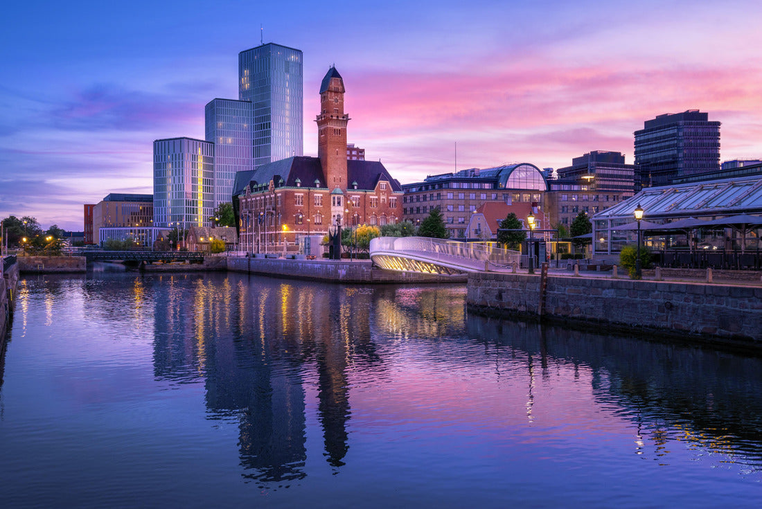 Malmo skyline and Hamnkanalen canal at sunset - Malmo, Sweden 2000pc Puzzle