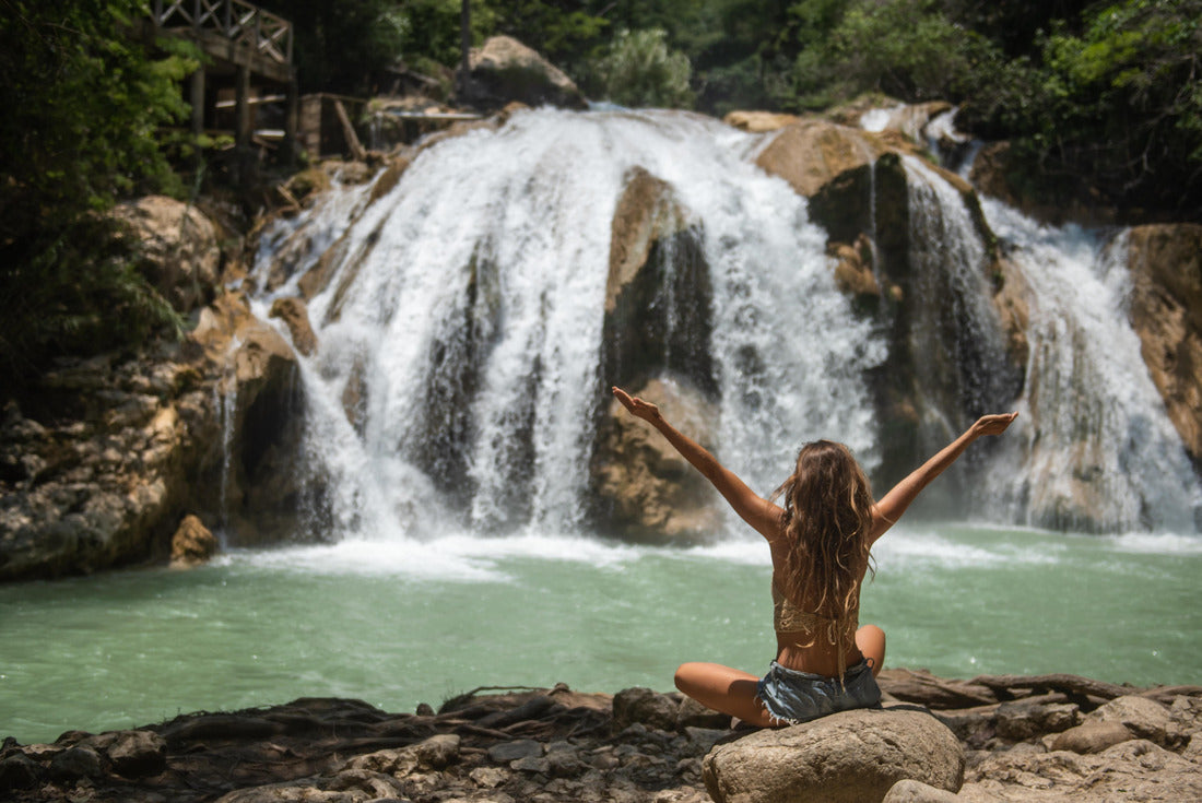 Young woman on beautiful waterfall in Chiapas, Mexico 2000pc Puzzle