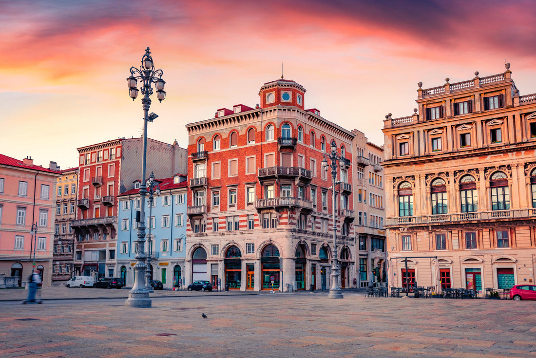 Beautiful summer sunrise in Trieste, Italy, Europe. Beautiful view of the Piazza del Ponte Rosso 2000pc Puzzle
