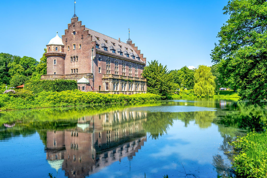Wittringen Castle in Gladbeck, North Rhine-Westphalia, Germany 2000pc Puzzle