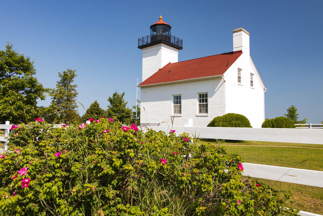 Sand Point Light House, Escanaba Michigan USA 2000pc Puzzle