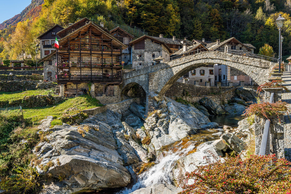 The beautiful village of Rassa, during the fall season, in Valsesia (Sesiatal). Province of Vercelli, Piedmont, Italy 2000pc Puzzle