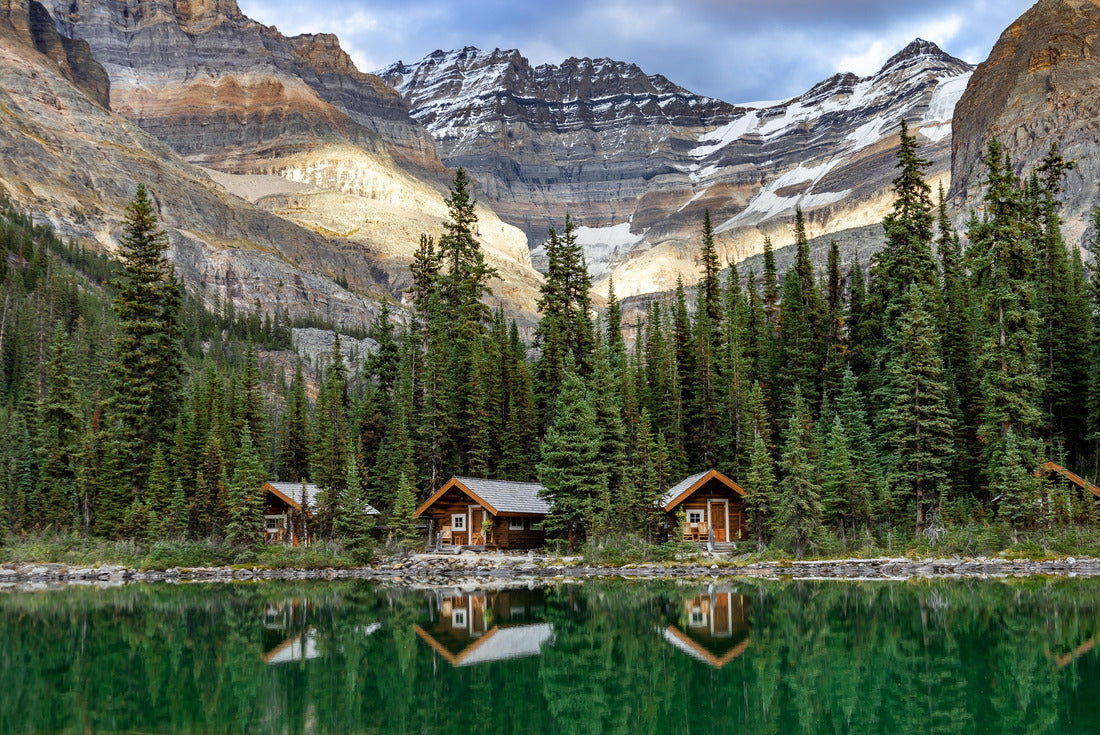 O'Hara huts reflecting in emerald lake water with mountain peaks in the background, Yoho National Park, Canada 2000pc Puzzle