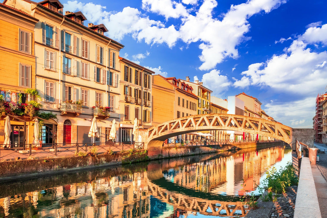 Milan, Italy. Bridge over the Naviglio Grande canal at sunrise, Milan, Lombardy 2000pc Puzzle