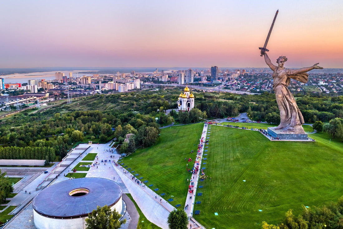 Noah Jigsaw Puzzle Mamayev Kurgan with the Motherland Calls statue commemorating the Battle of Stalingrad in World War II. Volgograd, Russia 2000 pieces