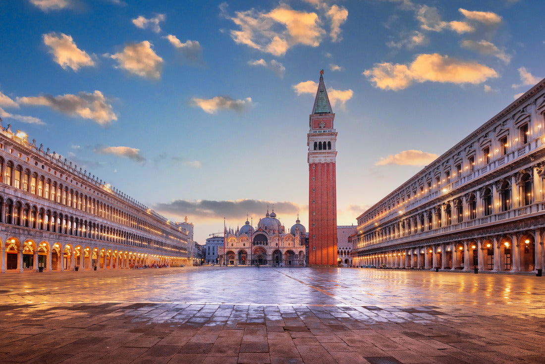 Venice, Italy at St. Mark's Square with the Basilica and Bell Tower at twilight 2000pc Puzzle