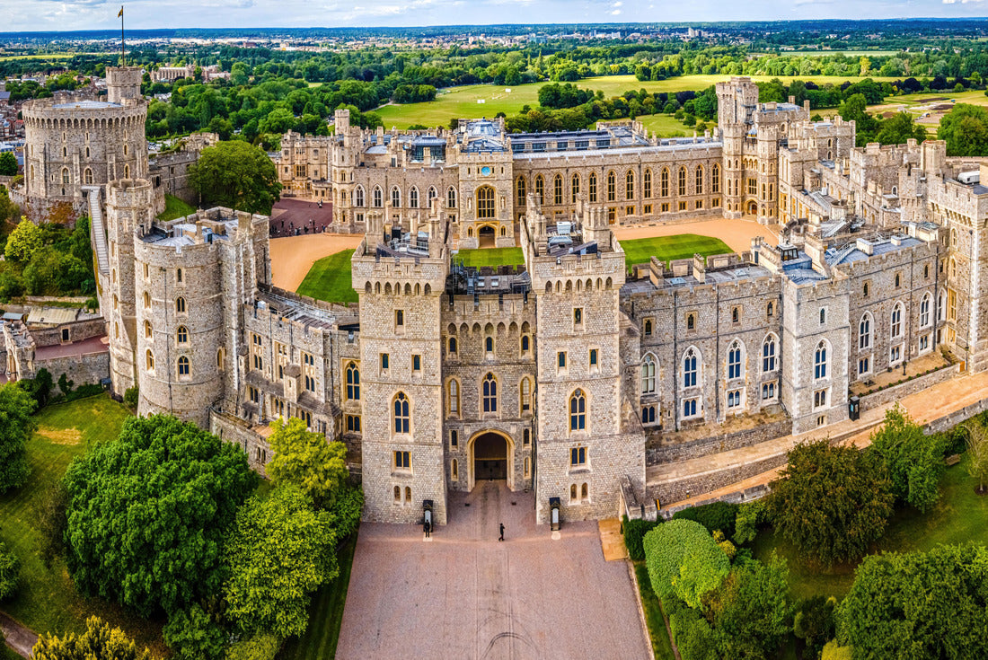 Aerial view of Windsor Castle, royal residence in Windsor in the English county of Berkshire 2000pc Puzzle