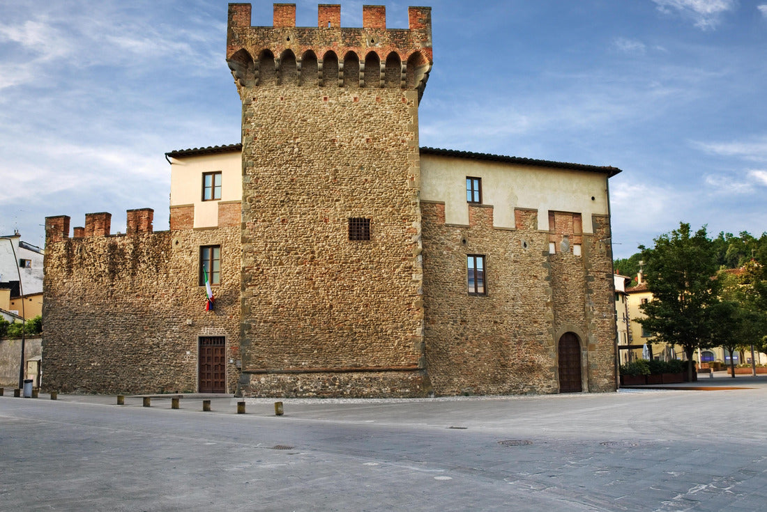 Montevarchi, Arezzo, Tuscany, Italy: the medieval Cassero, part of an ancient fortress, in the old town of the Tuscan city, now houses the sculpture museum 2000pc Puzzle