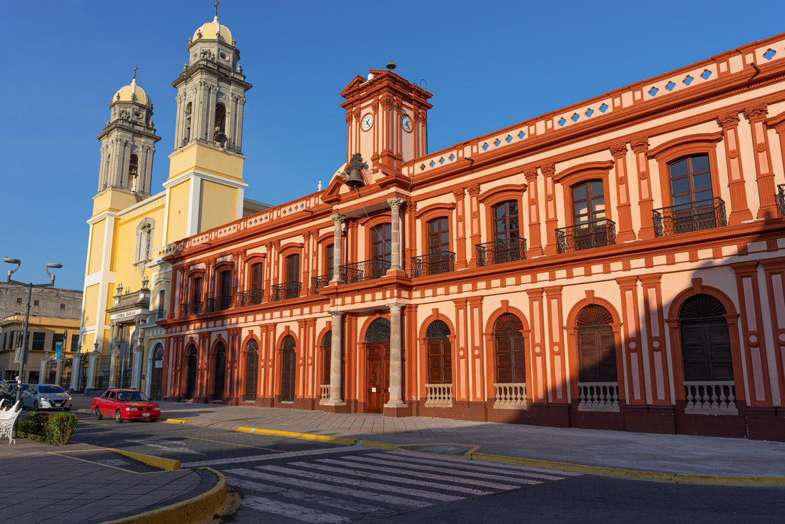 Government palace and chapel, city of Colima, Mexico. 2000pc Puzzle