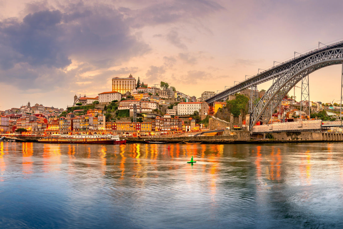 Famous bridge Ponte dom Luis over the old town of Porto on the Duoro, Portugal 2000pc Puzzle