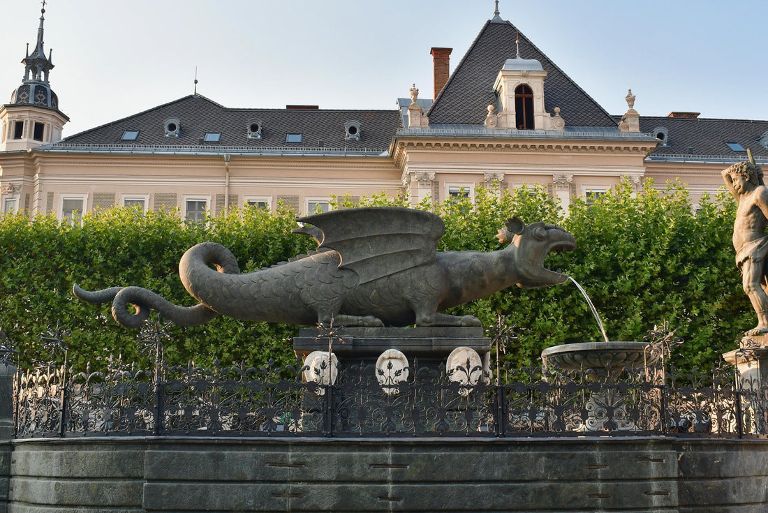 In Klagenfurt am Wörthersee, the dragon fountain (Lindwurmbrunnen) is one of the city's characteristic symbols, partly because the dragon is the coat of arms of the residence, Austria 2000pc Puzzle