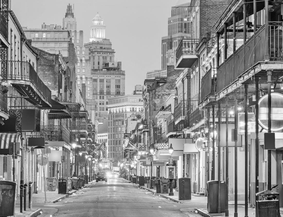 Noah Jigsaw Puzzle View of Kamen caste near Begunje na Gorenjskem in Slovenia in black white 1000 pieces