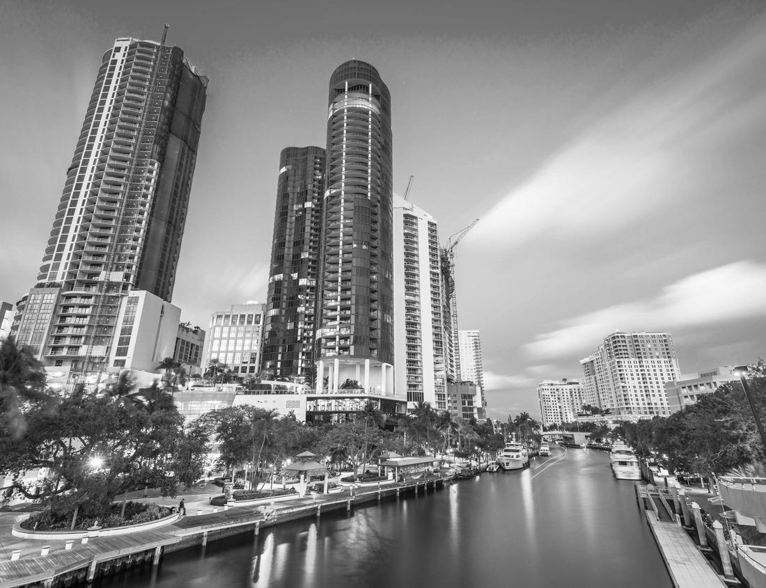 Noah Jigsaw Puzzle Stari trg ob Kolpi village in Bela krajina, Slovenia in black white 1000 pieces