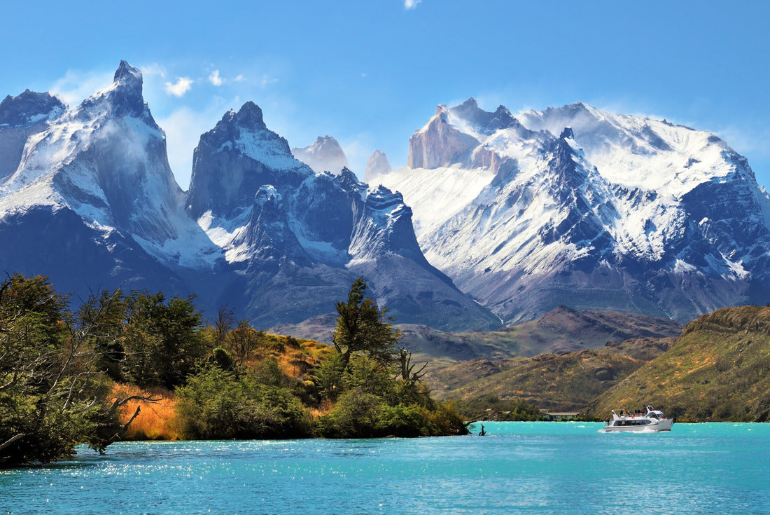 Torres del Paine National Park, Chile. Azure Pehue Lake at the base of the magnificent snow-capped rocks of Los Kuernos 2000pc Puzzle