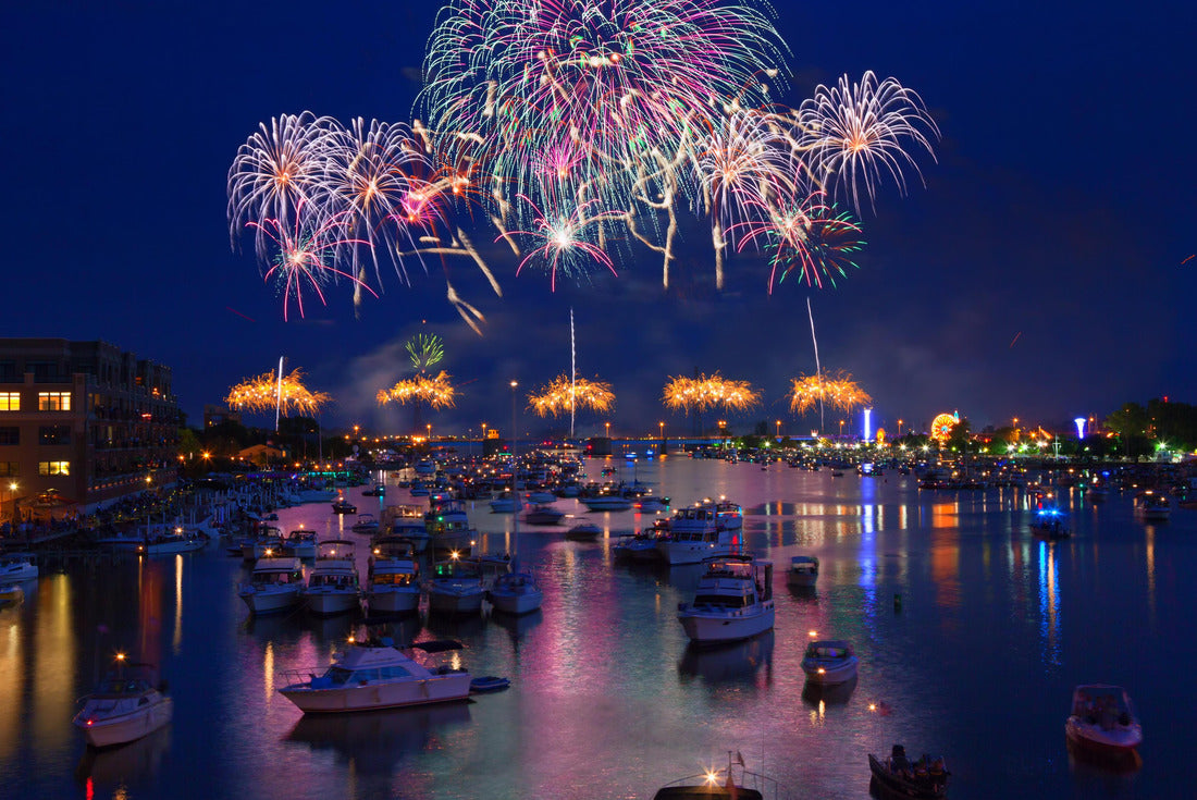 In Michigan's annual fireworks display, fireworks explode over the Saginaw River in a magnificent display. Crowds gather on the river in boats to watch the display and celebrate Independence Day. 2000pc Puzzle