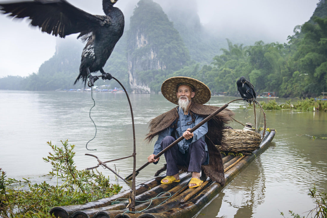Cormorant fisherman and his bird on the Li River in Yangshuo, Guangxi, China 2000pc Puzzle