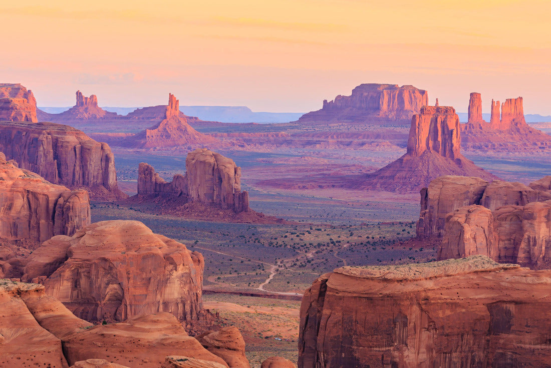 Sunrise in Hunts Mesa, Monument Valley, Arizona, USA 2000pc Puzzle