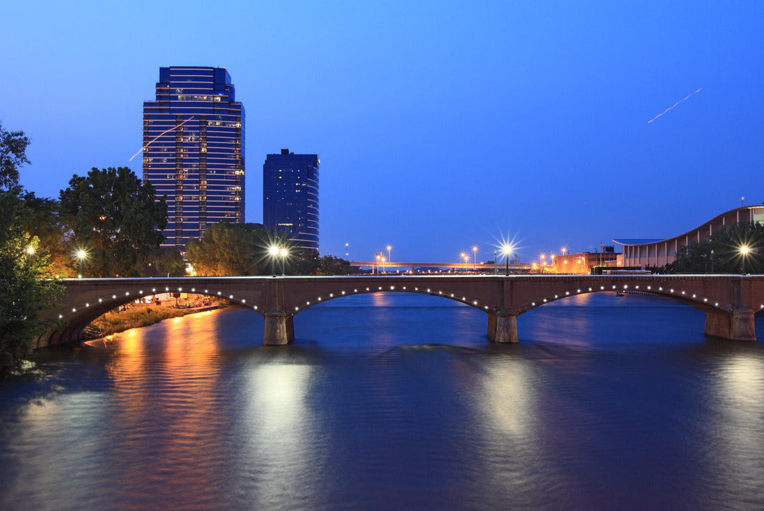 Grand Rapids Bridge at night in Michigan summertime 2000pc Puzzle