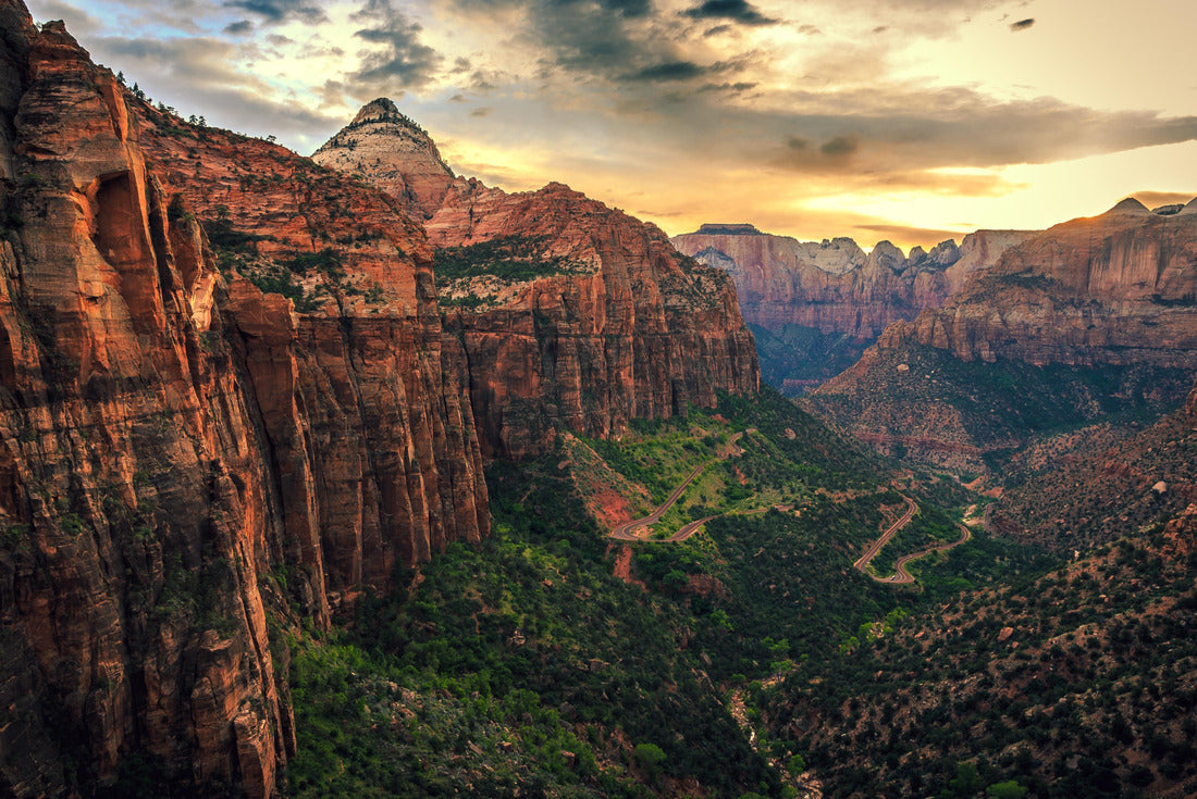 Sunset on Canyon Overlook, Zion National Park, Utah 2000pc Puzzle