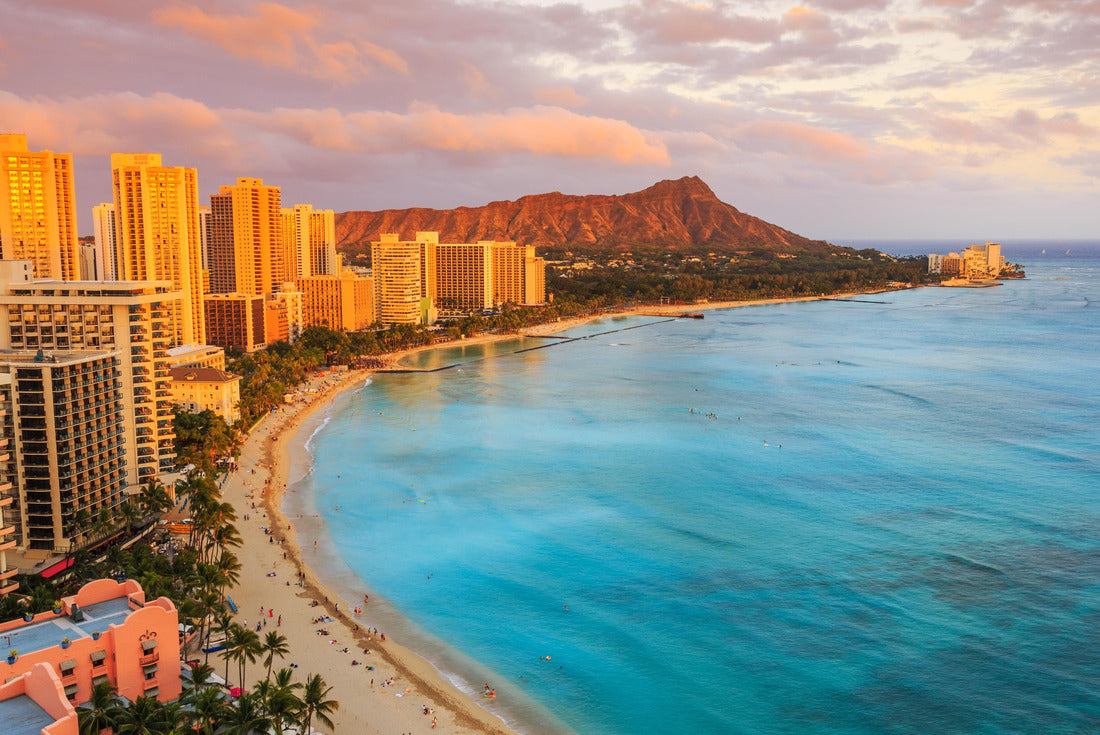 Honolulu, Hawaii. Skyline of Honolulu, Diamond Head volcano with the hotels and buildings on Waikiki beach 2000pc Puzzle