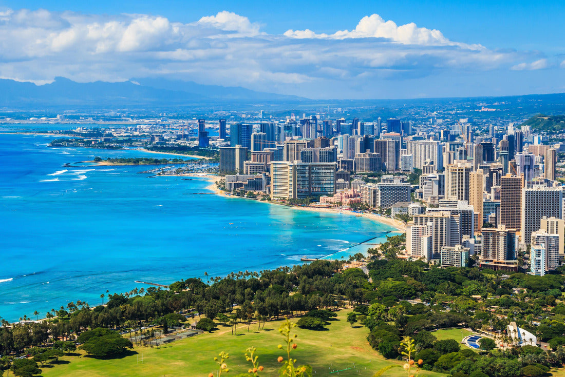 Skyline of Honolulu, Hawaii and the surrounding area including the hotels and buildings on Waikiki beach 2000pc Puzzle