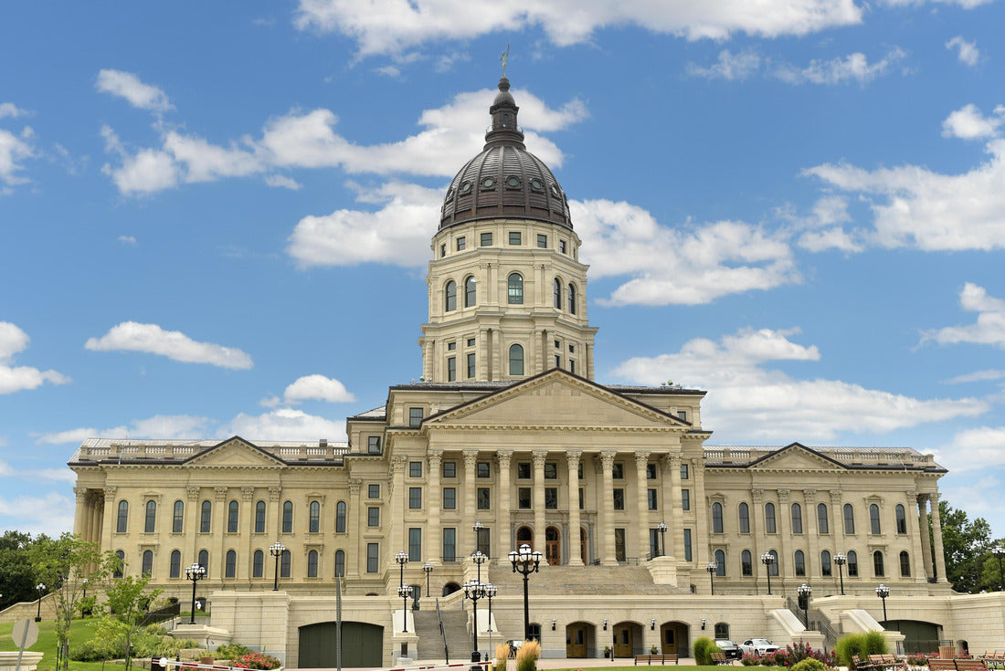 Kansas State Capitol in Topeka in broad daylight 2000pc Puzzle