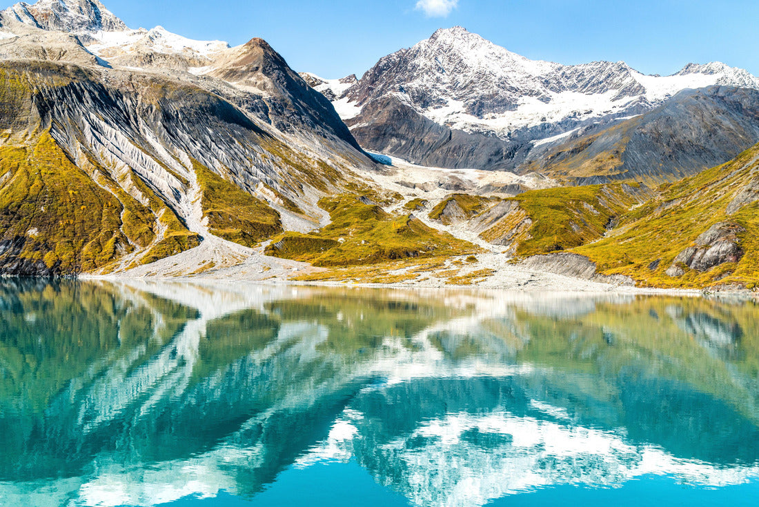 Glacier Bay National Park, Alaska, USA. Amazing glacial landscape showing mountain peaks and glaciers on clear blue sky summer day 2000pc Puzzle