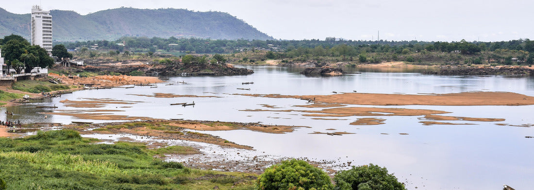 Noah Jigsaw Puzzle View of the Oubangui River in Bangui, Central African Republic, during the dry season, with boats, fishermen, sand-gathering laborers, and buildings on the banks of the river panorama 1000 pieces