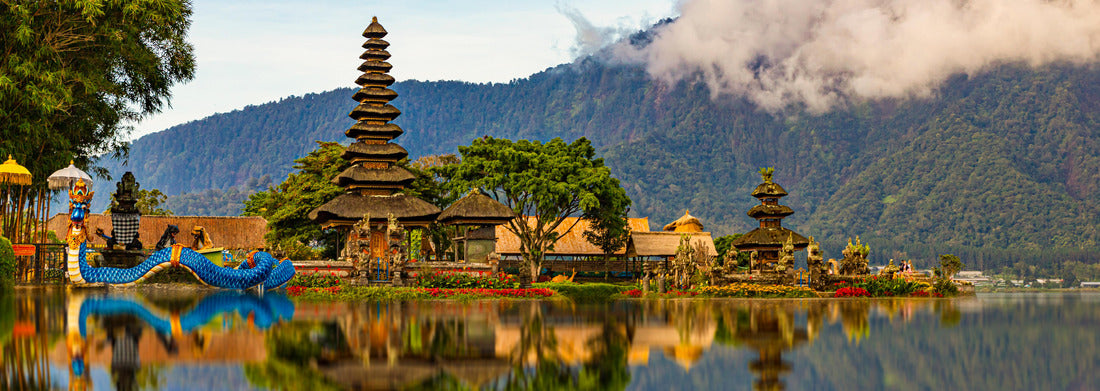 Noah Jigsaw Puzzle Gorgeous sunset at Pura Ulun Danu Bratan temple in Bali panorama 1000 pieces