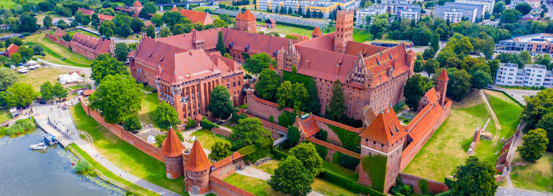 the Gothic Grand Masters' Palace in the High Castle in the medieval castle of the Teutonic Order on the Nogat River in Malbork, Poland 1000pc Panoramic Puzzle
