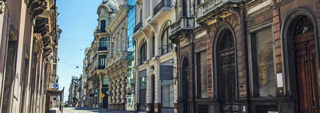 Noah Jigsaw Puzzle Long empty street in Montevideo, Uruguay panorama 1000 pieces