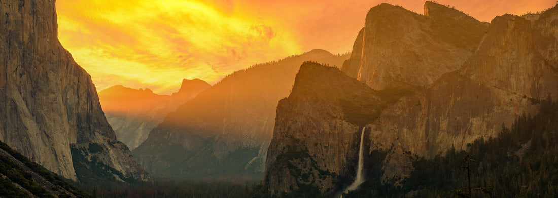 Yosemite National Park Valley at sunrise landscape from Tunnel View. California, USA 1000pc Panoramic Puzzle