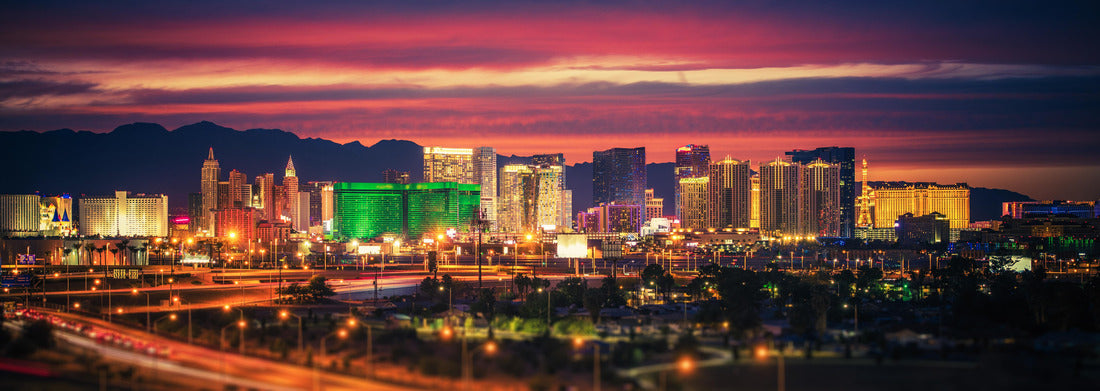 Noah Jigsaw Puzzle City of Las Vegas Skyline at Scenic Dusk. Colorful Lights of the World Famous Sin City. Nevada, United States panorama 1000 pieces
