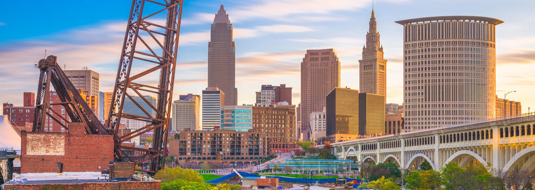 Noah Jigsaw Puzzle Cleveland, Ohio, USA city skyline over the Cuyahoga River panorama 1000 pieces