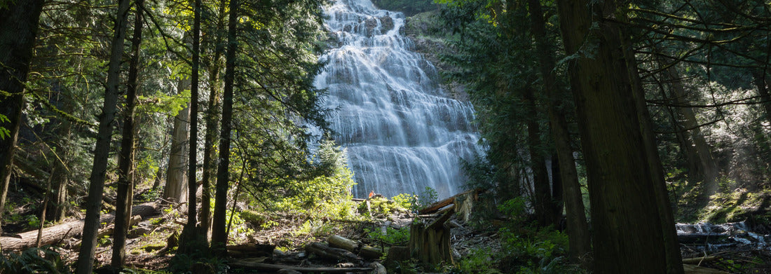 Noah Jigsaw Puzzle Bridal waterfalls at Bridal Veil Falls Provincial Park. The falls drop 122 meters over a wide rock face, creating a “veil-like” effect panorama 1000 pieces