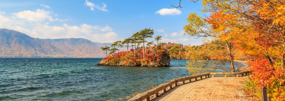 Noah Jigsaw Puzzle Lake Towada view in the fall season, Towada Hachimantai National Park, Aomori, Japan panorama 1000 pieces