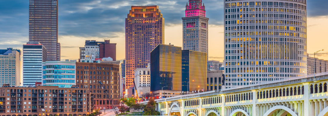 Noah Jigsaw Puzzle Cleveland, Ohio, USA downtown city skyline on the Cuyahoga River at twilight panorama 1000 pieces