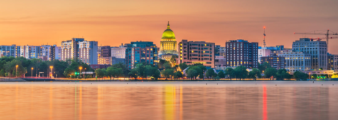 Noah Jigsaw Puzzle Madison, Wisconsin, USA downtown skyline at dusk on Lake Monona panorama 1000 pieces